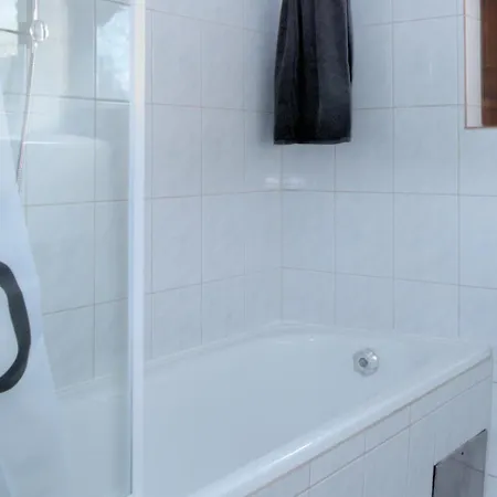 Daire - Sleeps 3 - Balcony - Garden *